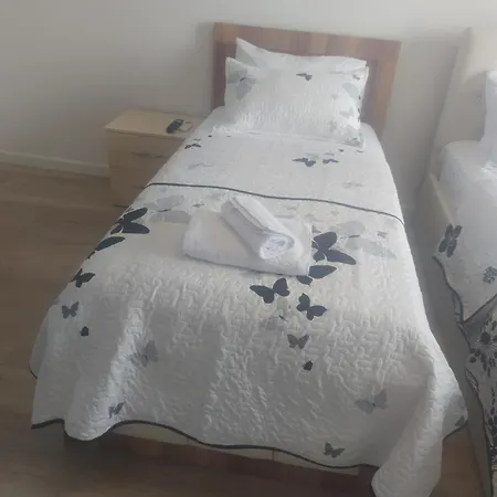 Xhulial 2 Διαμέρισμα Σαράντα