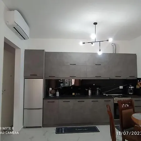 Διαμέρισμα Xhulial 2 *