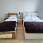 Apartmán Xhulial 2