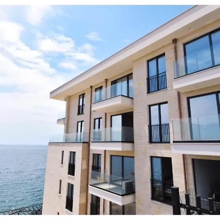 Appartement Xhulial 2 *