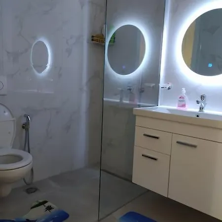 Appartement Xhulial 2 *