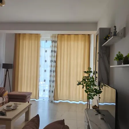 Appartement Xhulial 2 *